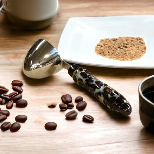 Coffee scoop with coffee bean and pearl resin handle