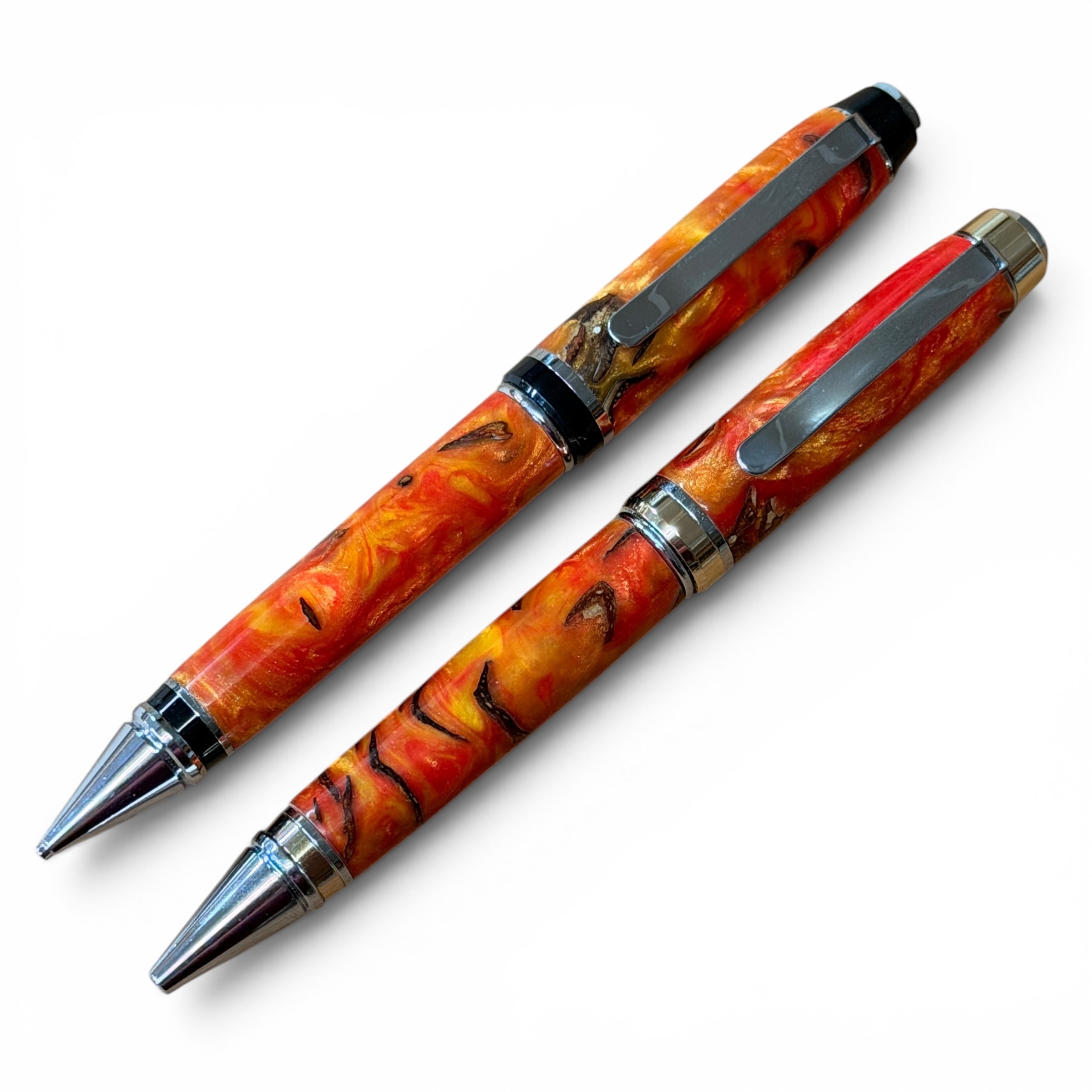 Select Cigar Pen and Pencil Desk Set Red Resin Swirl With Pinecones